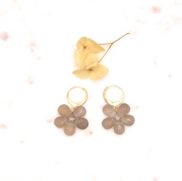 Boucles d'oreilles fleurs en pierre, Agate, et plaqué or, Ambre - les créations -