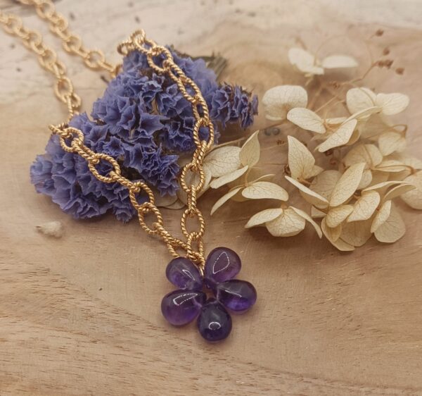 Collier fleur en Améthyste et chaine plaqué or 3 microns, Ambre - les créations -