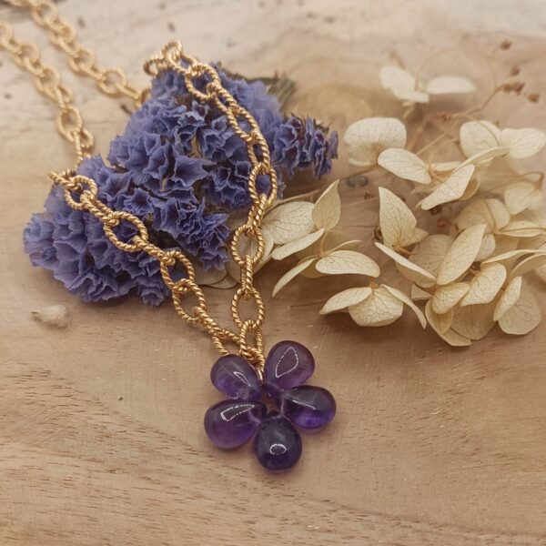 Collier fleur en Améthyste et chaine plaqué or 3 microns, Ambre - les créations -